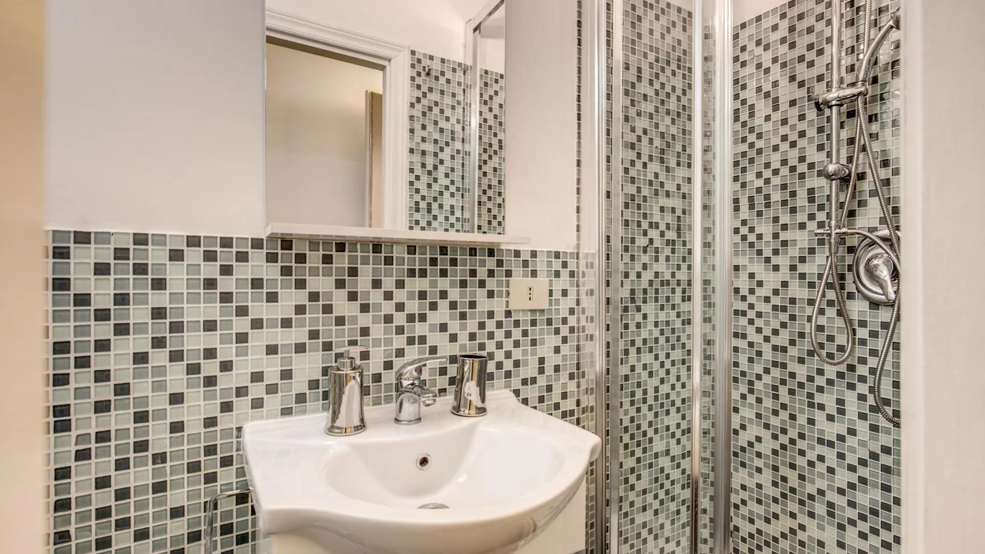 Cozy Flat In Front Of Fori Imperiali Apartment Rome