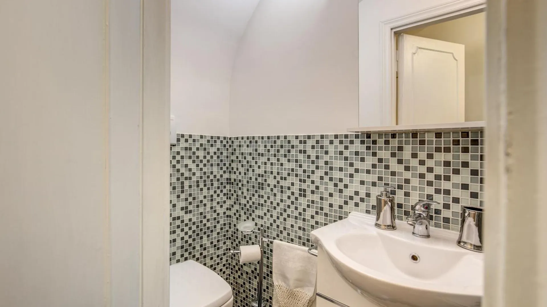 Cozy Flat In Front Of Fori Imperiali Apartment Rome