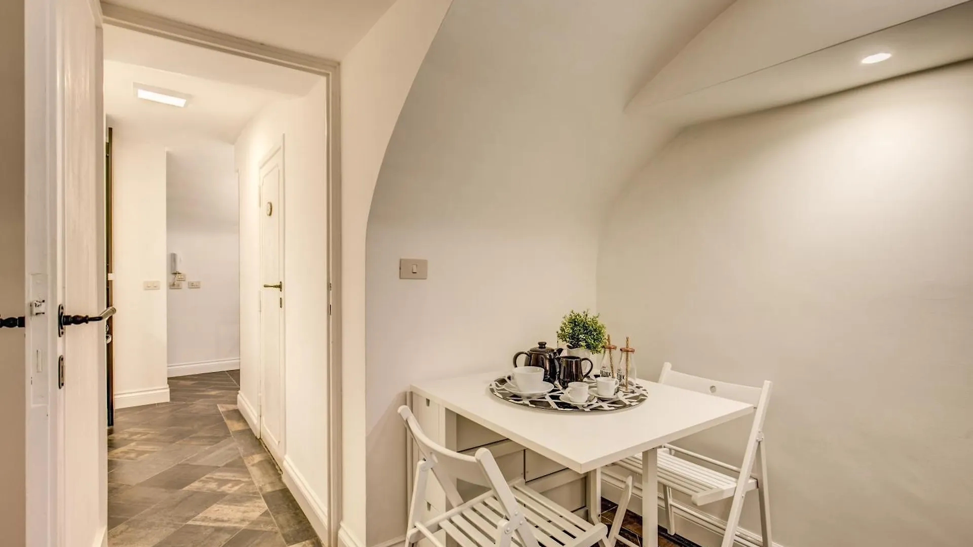 Appartamento Cozy Flat In Front Of Fori Imperiali Roma 0*,  Italia